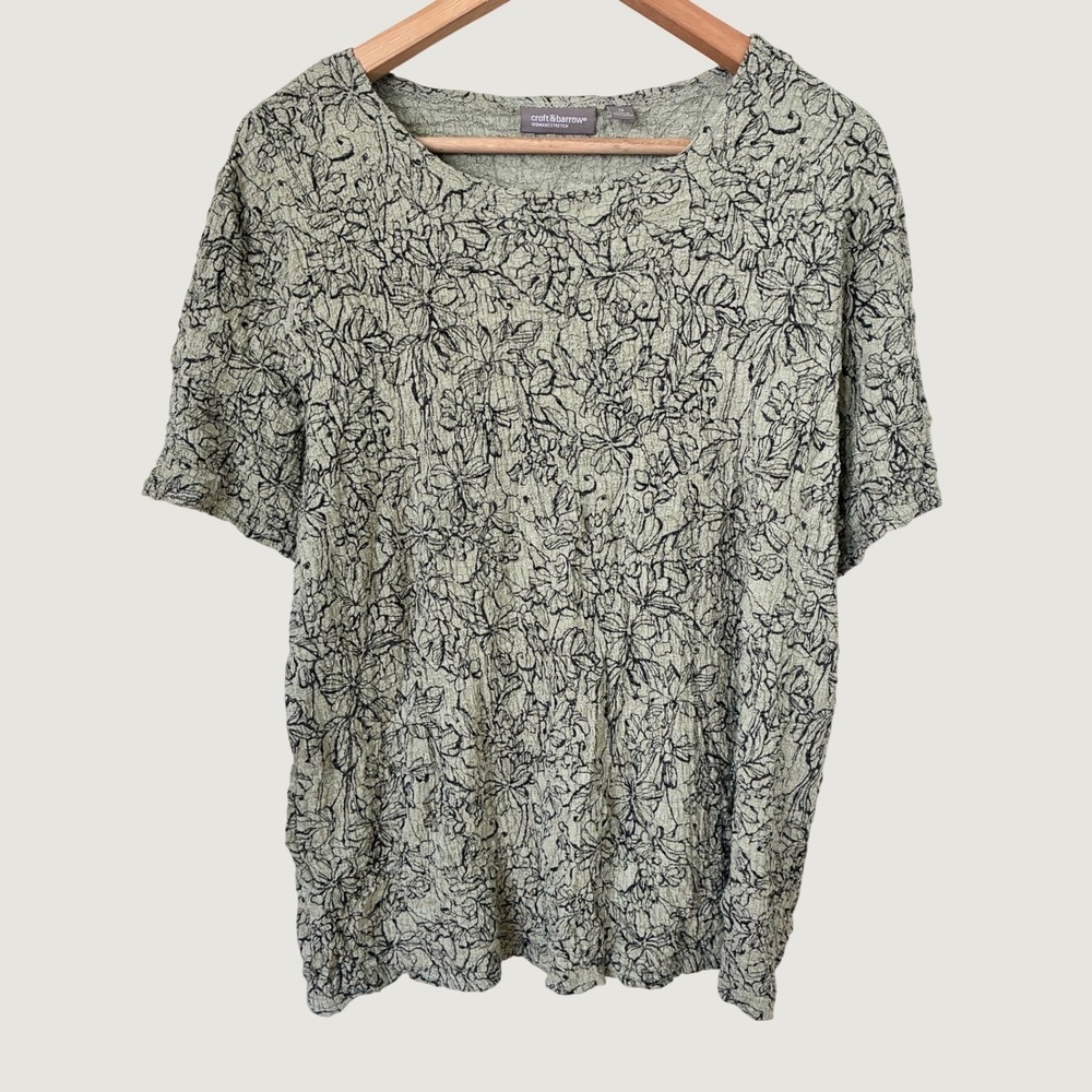 Croft & Barrow Woman Sage Green Floral Crinkle Top 1X Grunge Short Sleeve